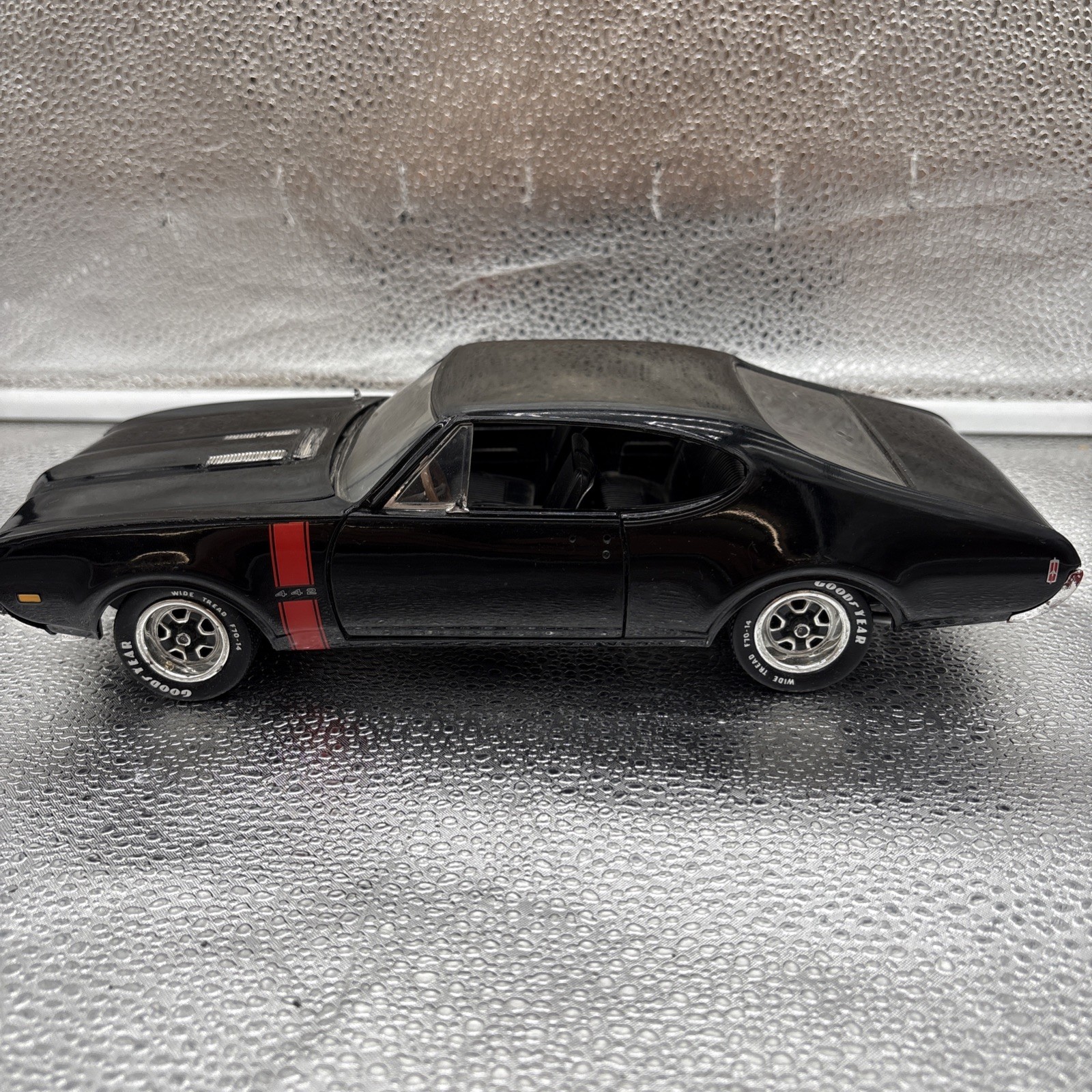 ERTL American Muscle 1968 Hurst Olds 442 W30 1:18 Scale Diecast Model Car Black