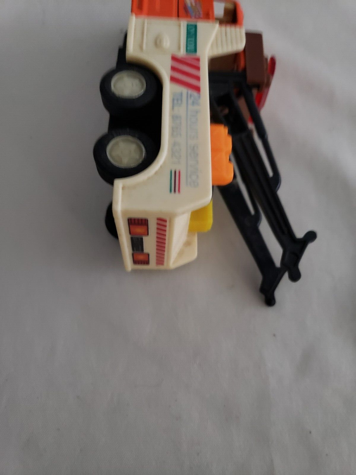 Kintoy Tow Truck Wrecker – 4.75″ – NON WORKING Friction Truck AS IS