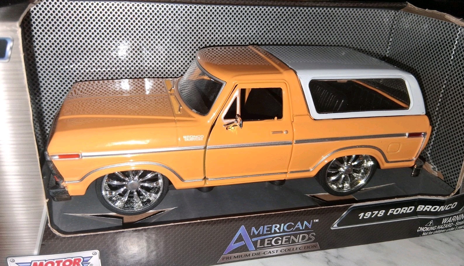 ( Custom Built) 1.24scale Diecast Custom 78 Ford BRONCO SLAMMED( Read Ad Plz)