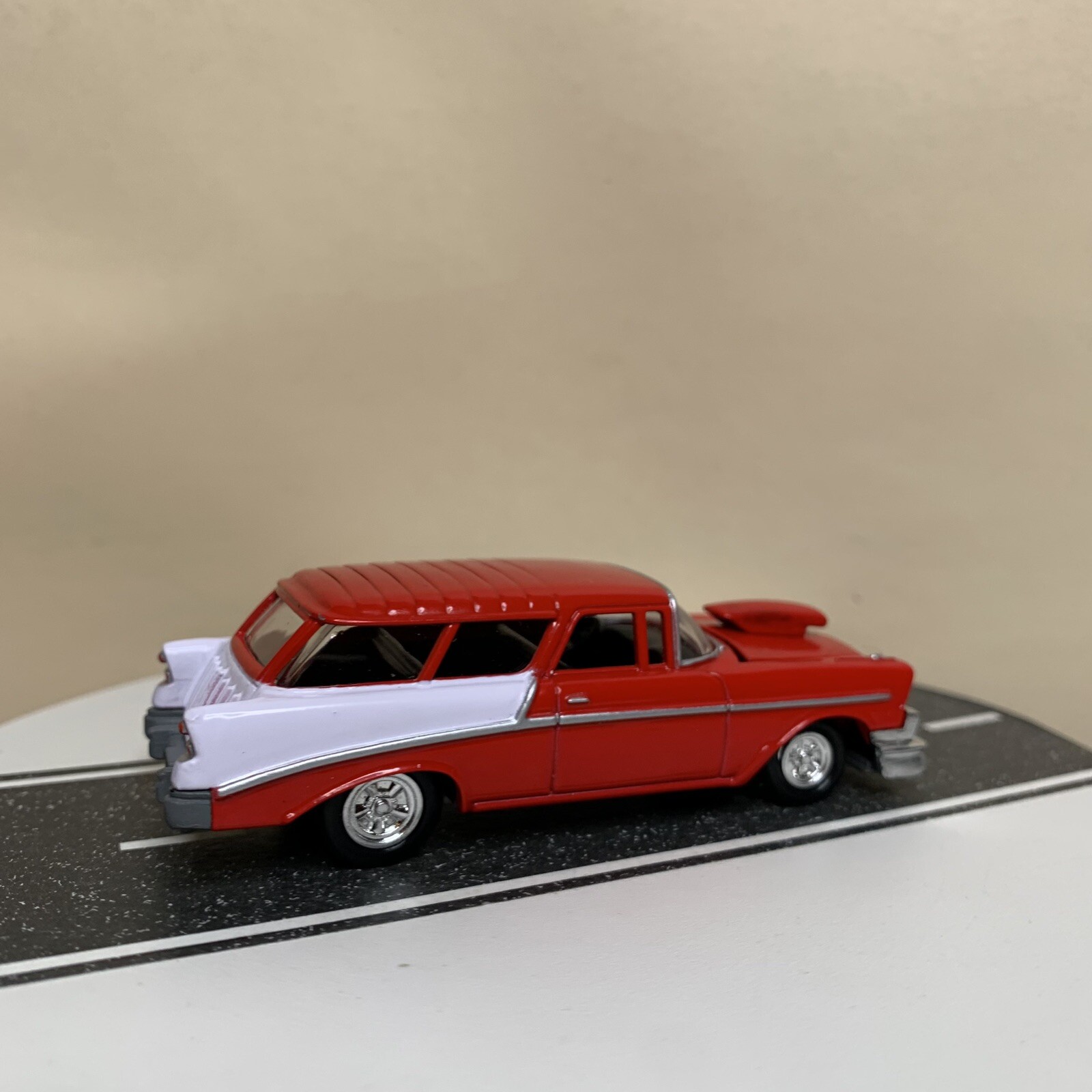 1997 Racing Champions Hot Rod Series #65 ’56 Chevy Nomad Wagon Red/White 1:64 NM