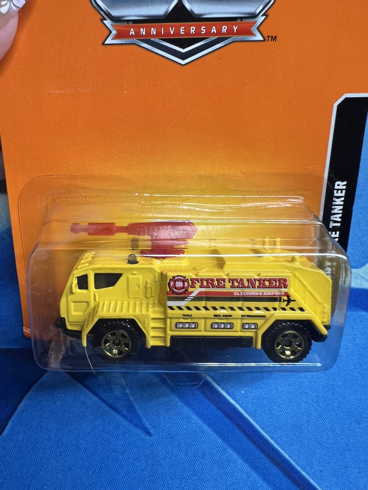 Matchbox (2012) 60th Anniversary Airport Fire Tanker Yellow – NEW BDN93