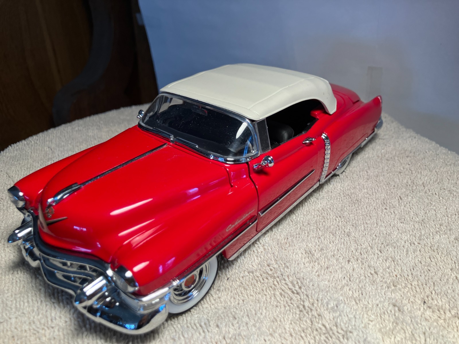 Franklin Mint 1/24 1953 Cadillac Eldorado Convertible Limited Edition – Red