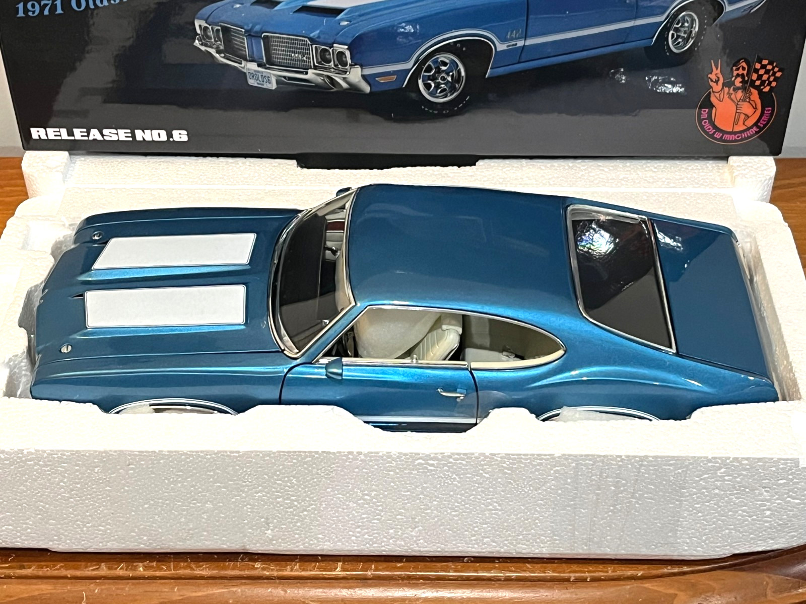 1/18 ACME 1971 OLDSMOBILE 442 W30 BRAND NEW