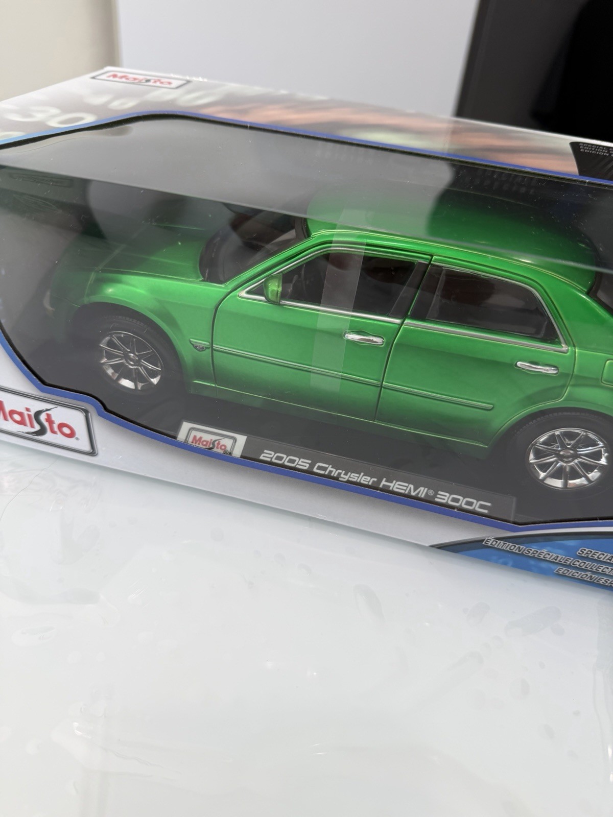 2005 Chrysler HEMI 300C Green 1:18 Scale Diecast Model Car Maisto SpecialEdition