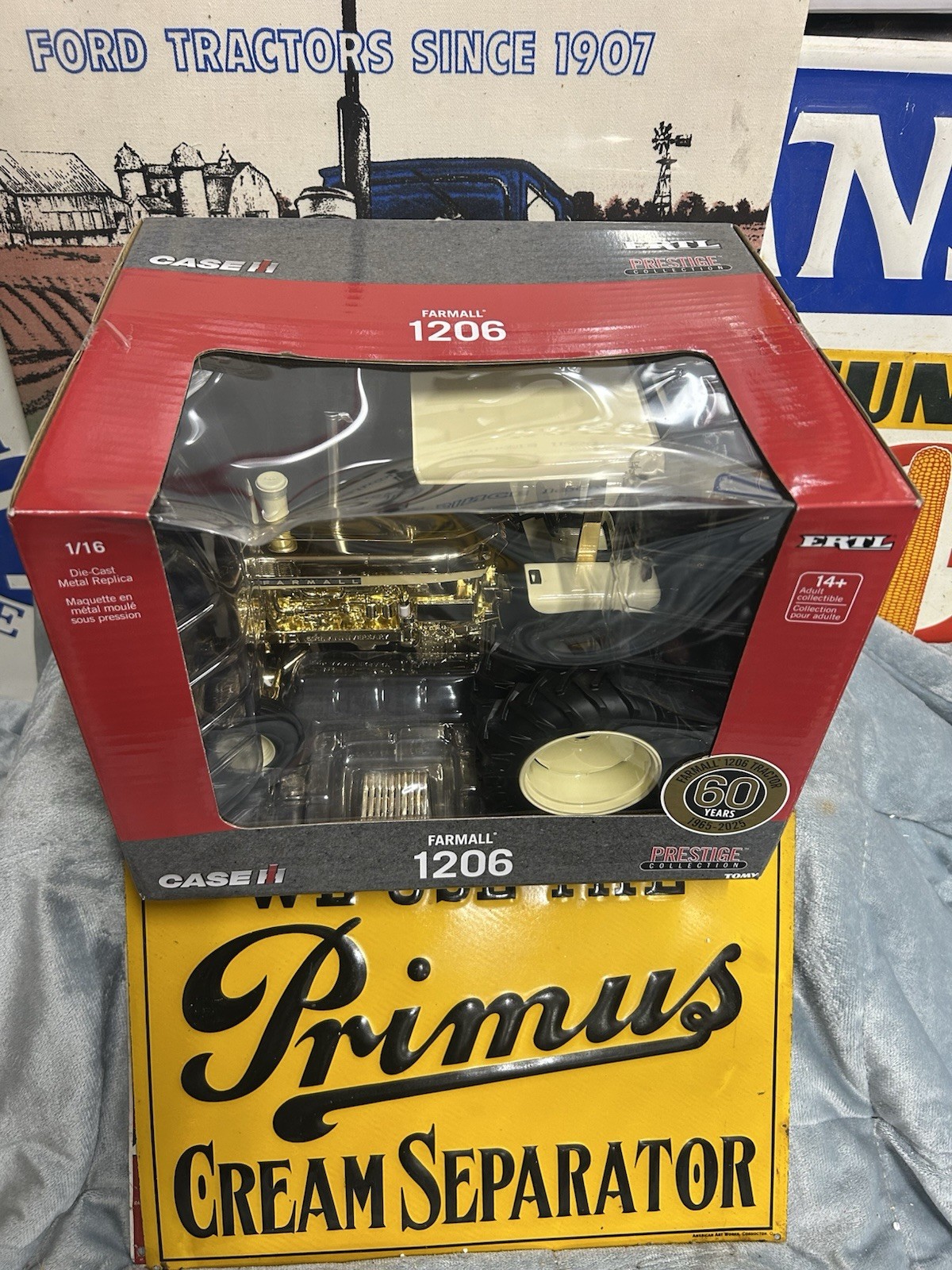 Ertl 1/16 Farmall 1206 with Rear Duals 60th Anniversary, Gold Chrome