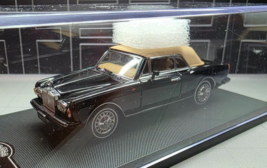 GFCC 1:64 1993 Rolls Royce Corniche IV Black/Tan STUNNING!