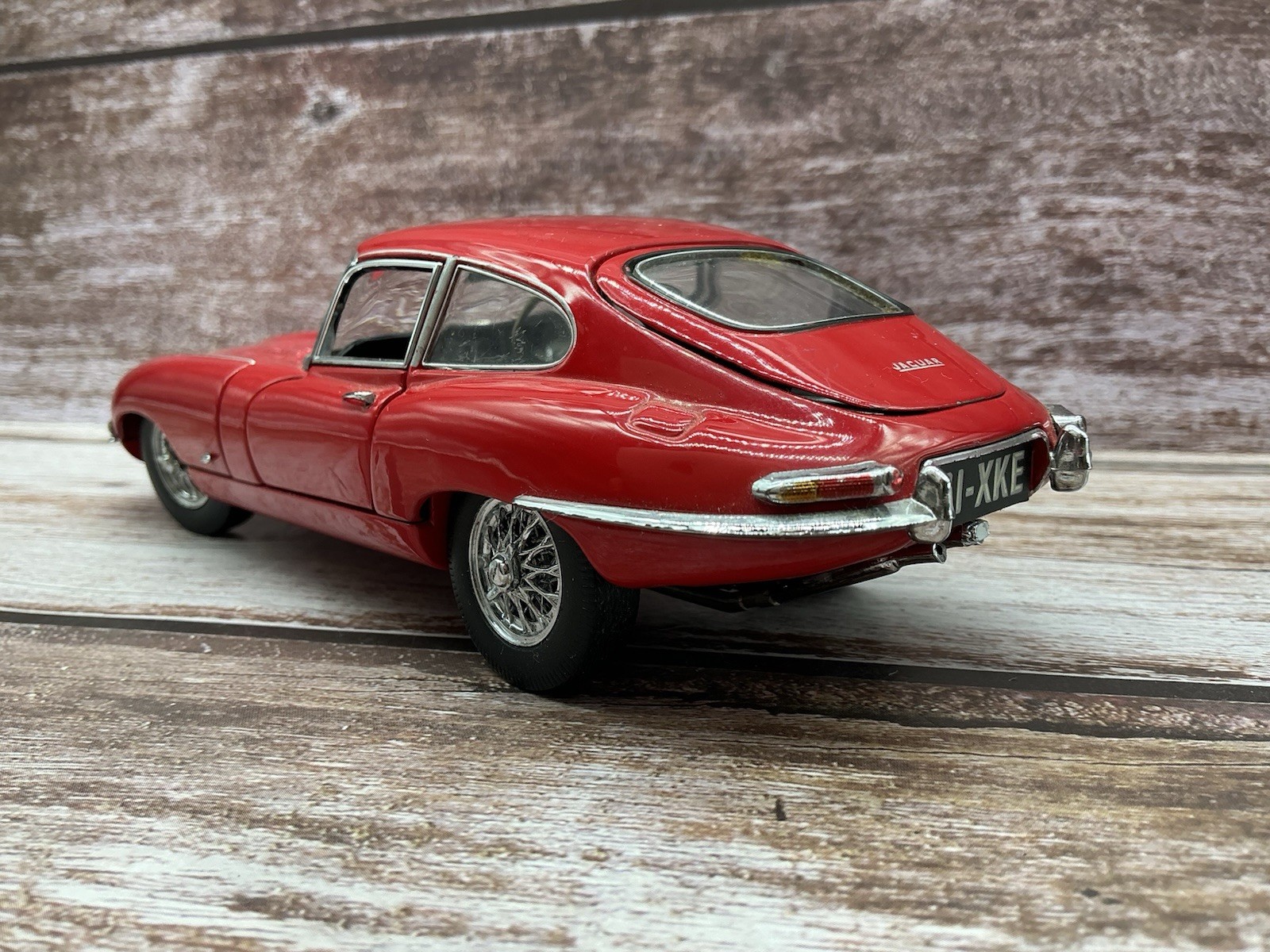 Franklin Mint 1/24 Scale 1961 Jaguar E-Type Coupe Model