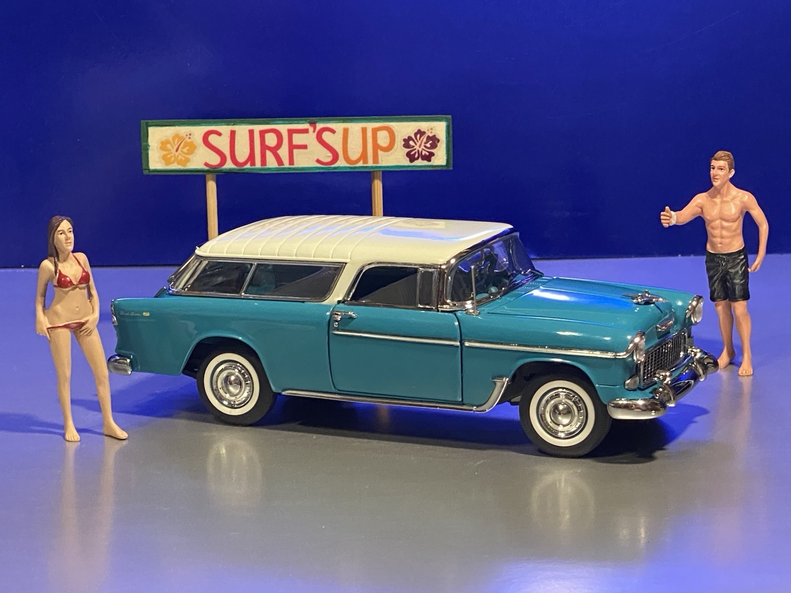 Danbury Mint 1955 Chevy Nomad / Boxed + Am. Diorama Surfer Jay & Bikini Girl Oct