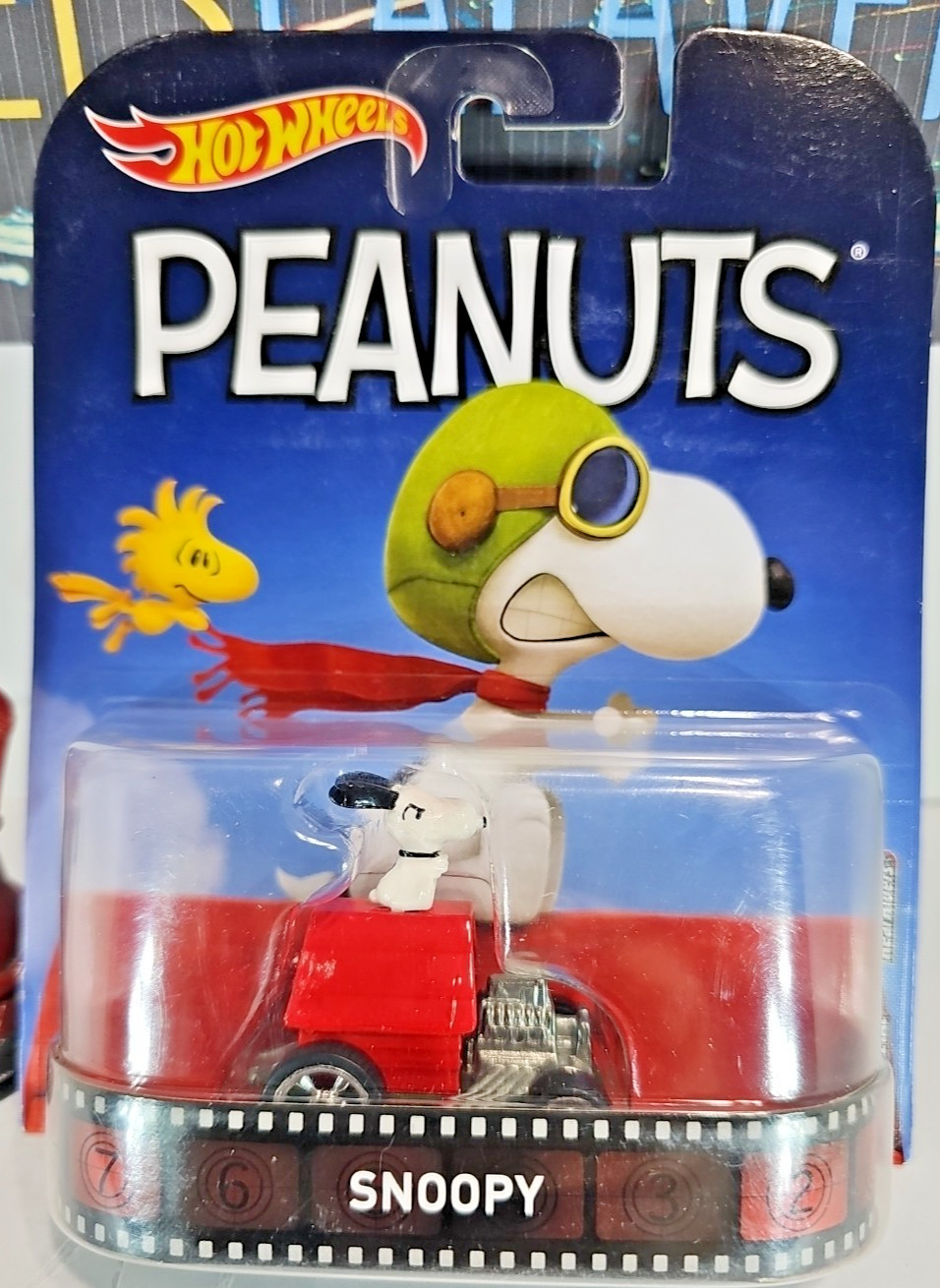 Hot Wheels PEANUTS Snoopy Retro Entertainment