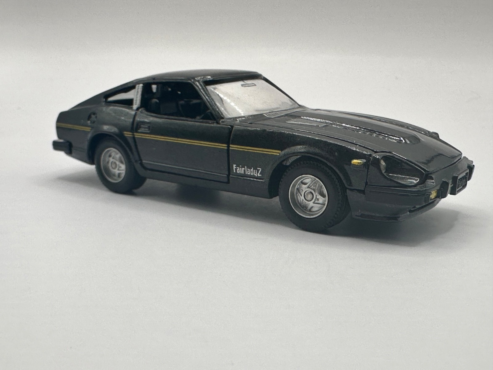 Tomica die-cast Nissan Fairlady 280Z-T. (f8)