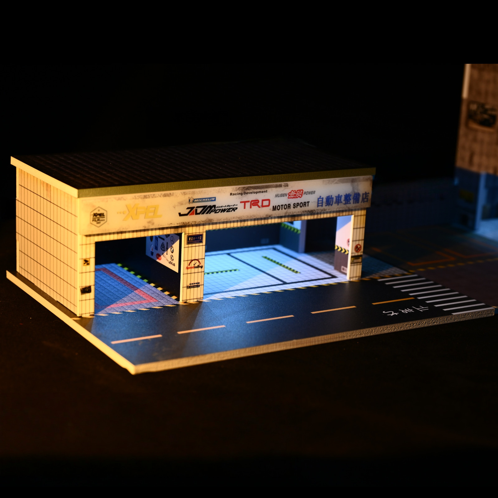 Diorama 1/64 Car Garage Model LED Lighting Repair Workshop Scene Display Model