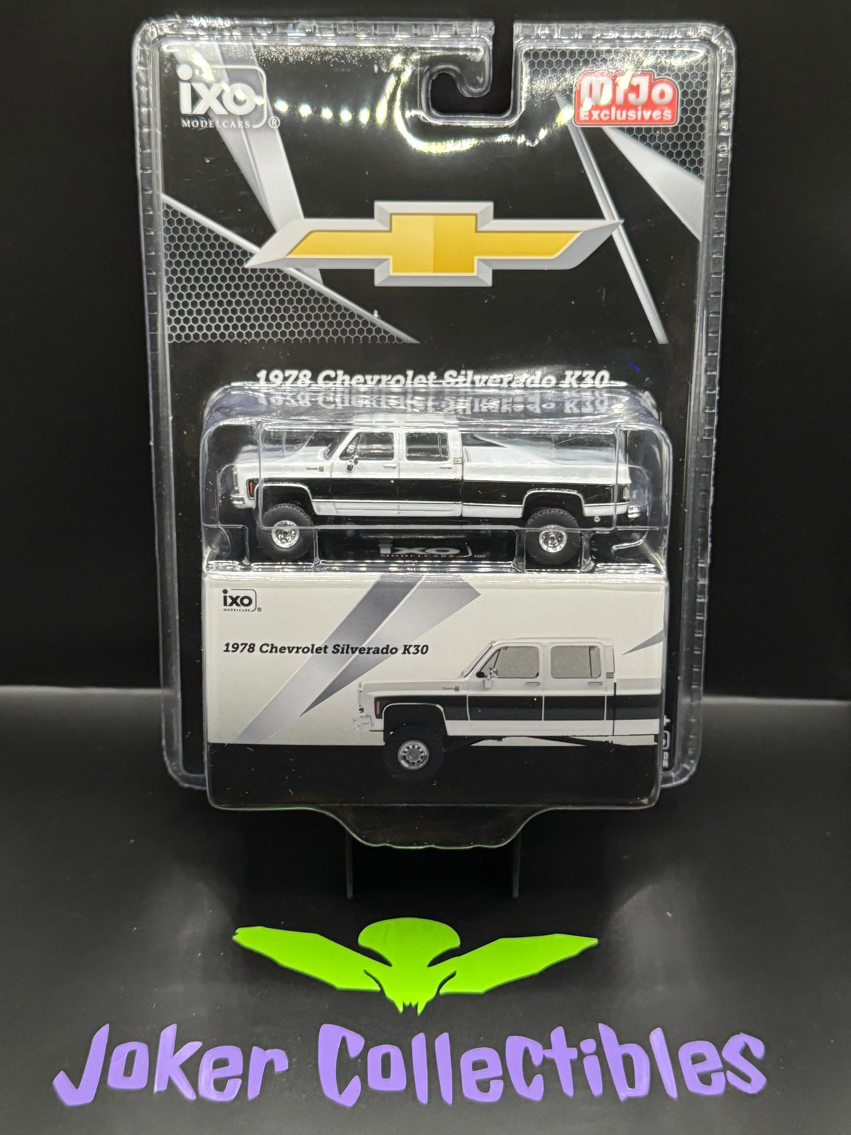IXO Models 1978 Chevrolet Silverado K30 Crew Cab Fleetside Lifted White Black Tw