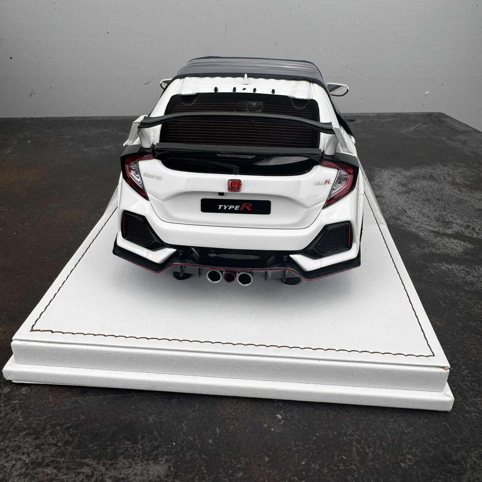 MOTORHELIX 2017 Honda Civic Type R 1:18 Model Vehicle w/ Box WHITE LTD to 299