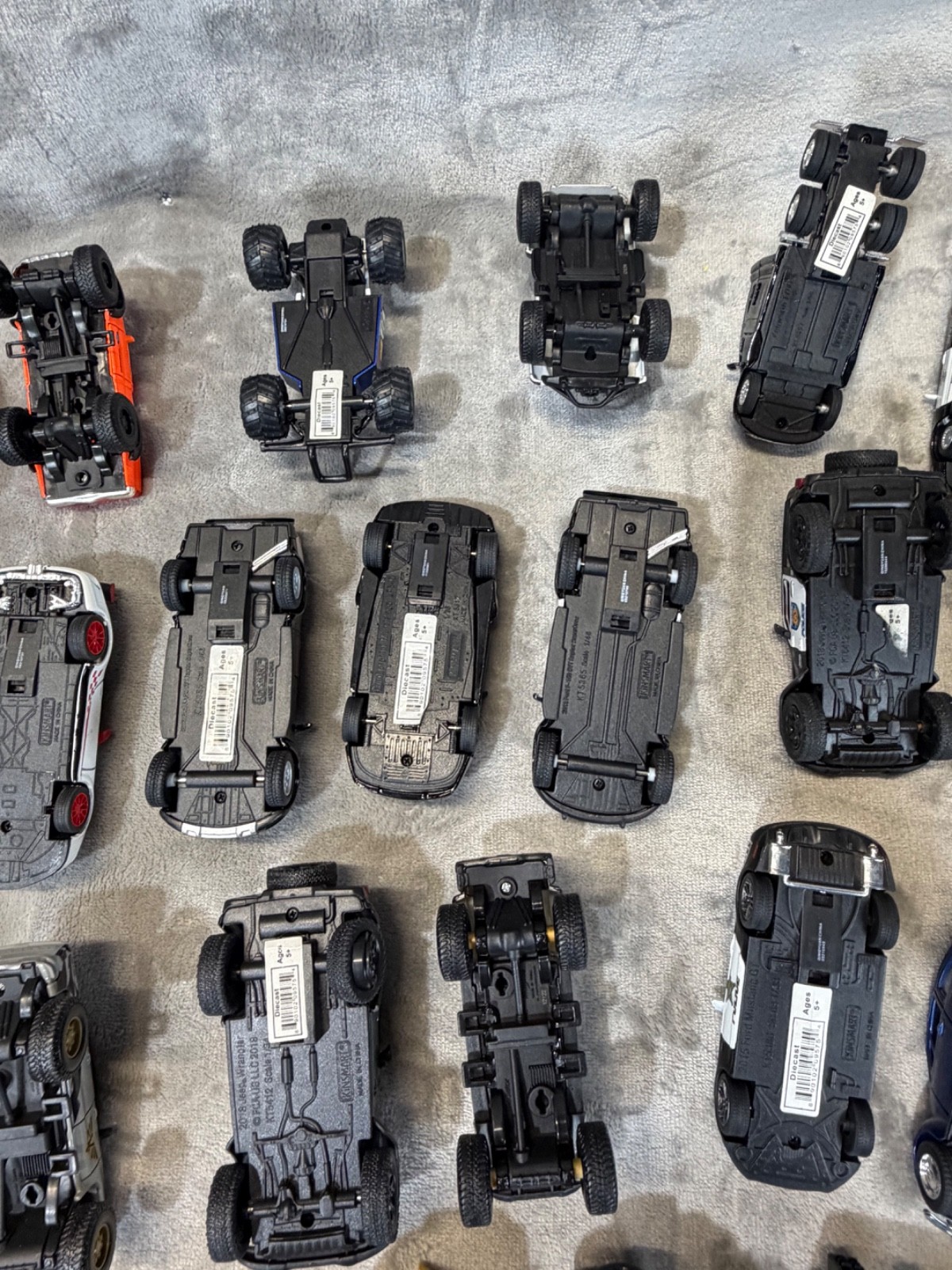 Lot of (32) Diecast KINSMART & Other Pull Back Car ~ GREAT STARTER COLLECTION~