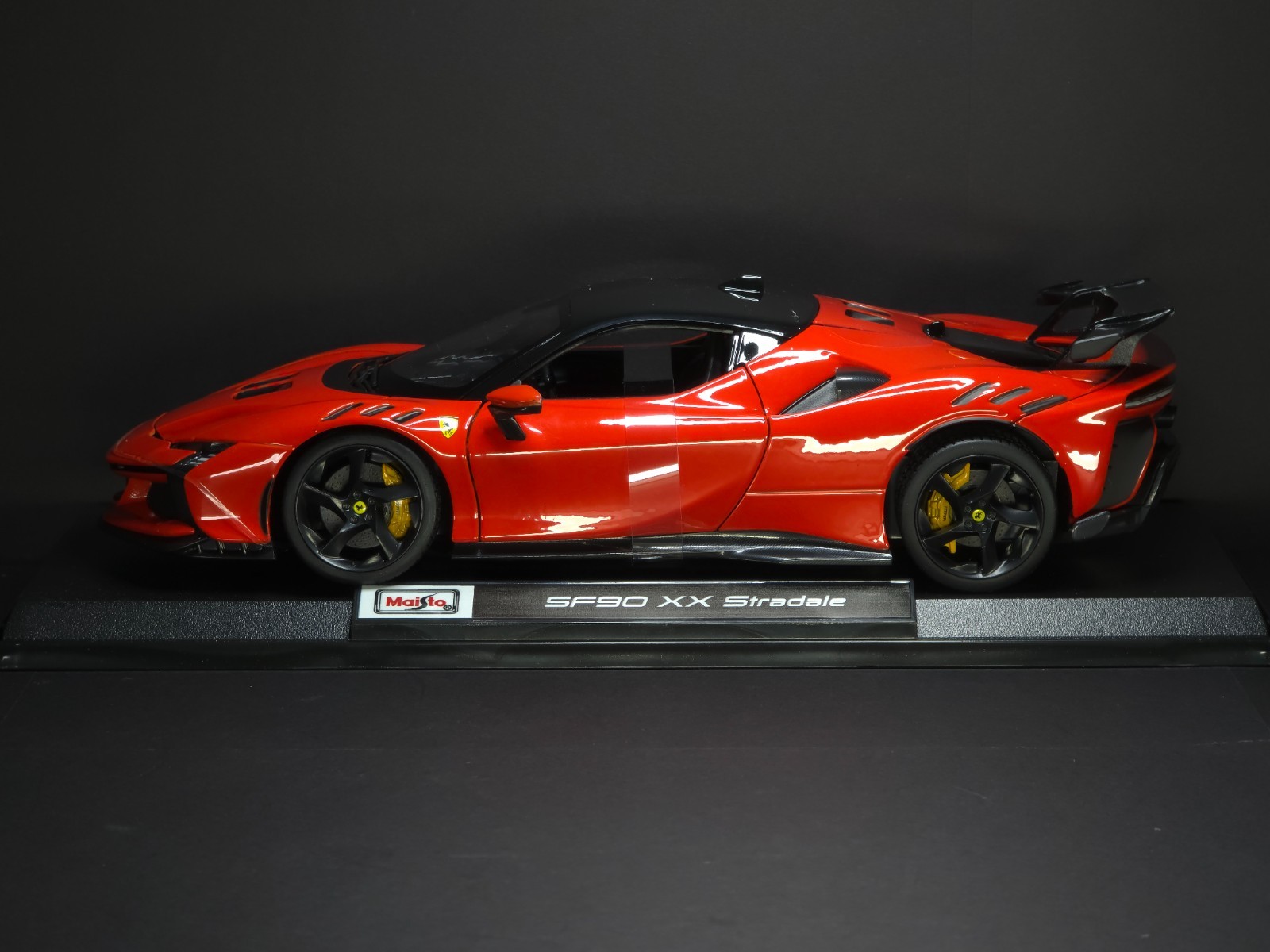 Ferrari SF90 XX Stradale 1:18 Maisto Exclusive Style Special Edition – Red