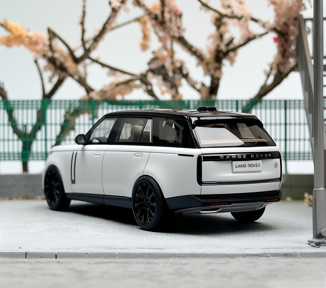 LCD 1:64 White 2022 Range Rover Luxury SUV Sports Model Diecast Metal Car