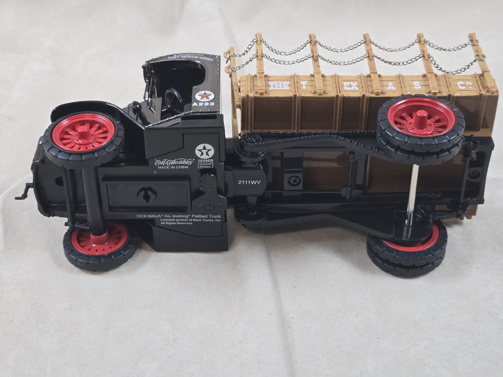 Ertl Collectibles 1918 Mack AC Bulldog Flatbed Truck Texaco 1:32 Diecast NIB