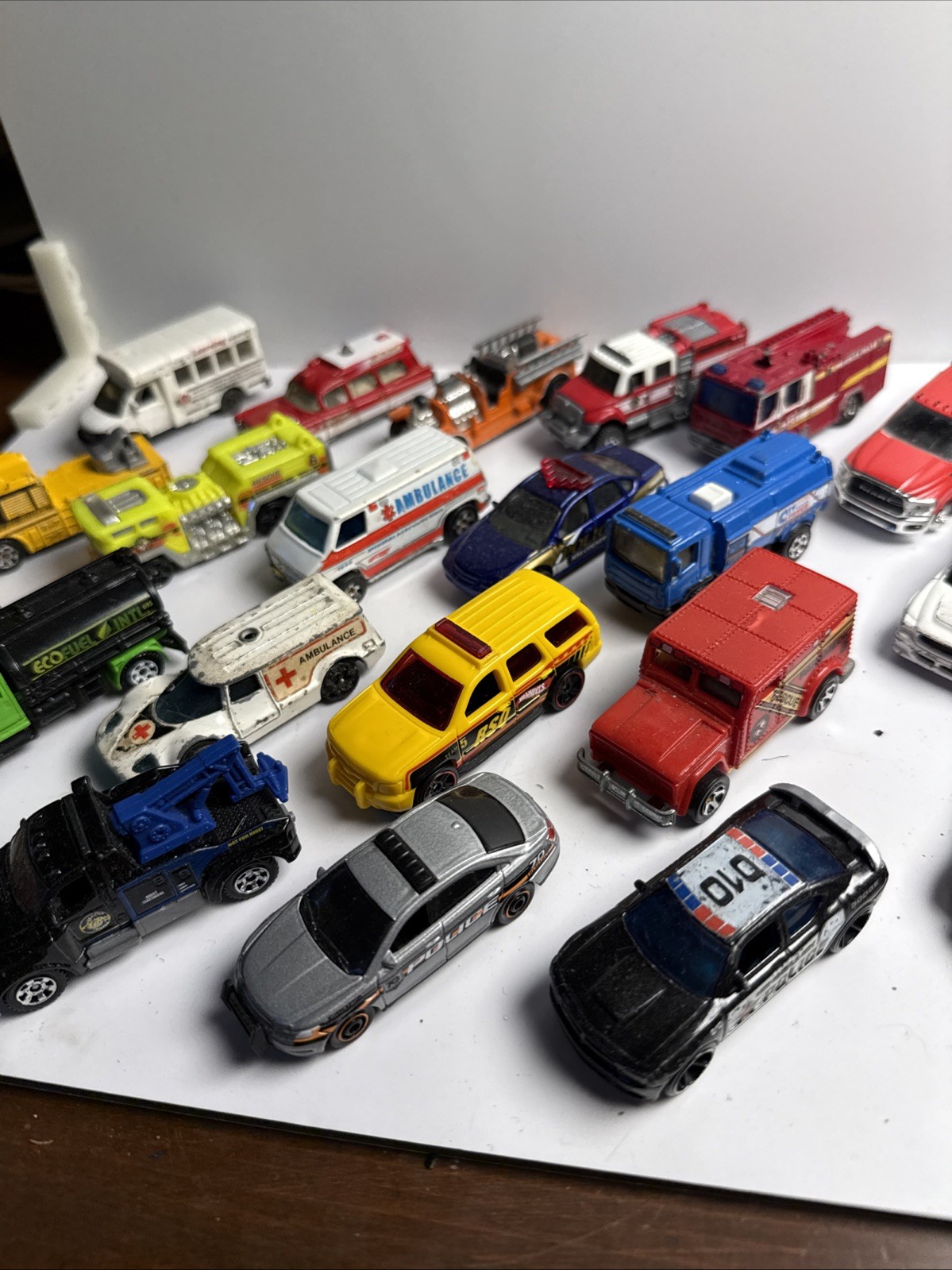 Hot Wheels Matchbox Emergency Vehicle Lot Police Fire Truck Ambulance Rescue 21p