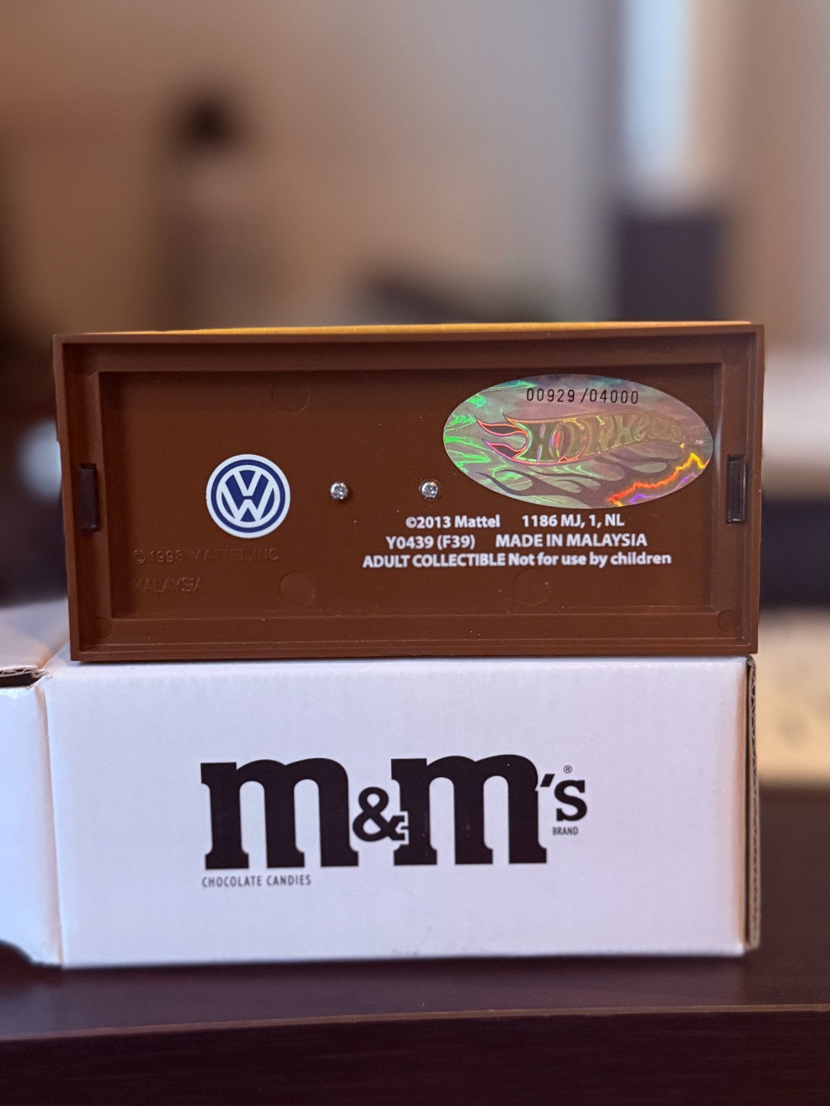 Hot Wheels RLC M&M’s Gold Volkswagen Kool Kombi 0538/4000 1:64 Diecast w/ Case