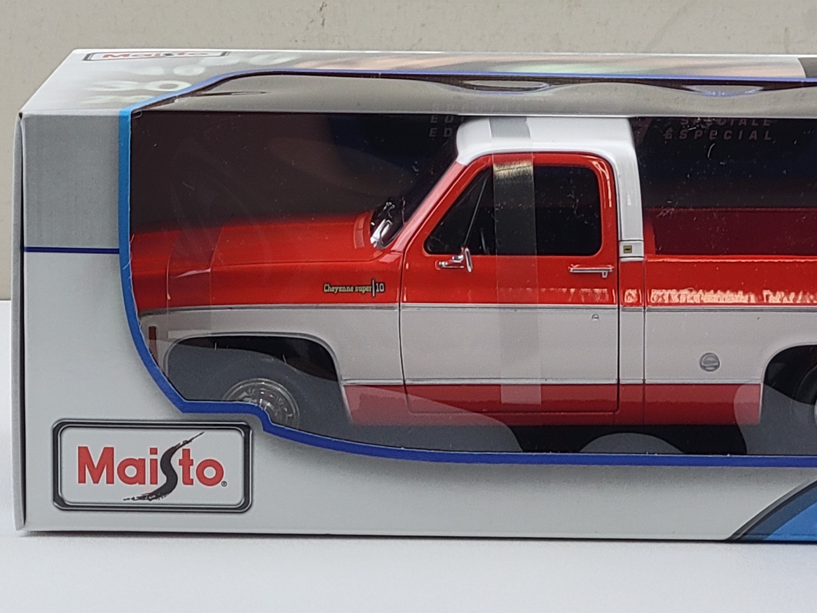 Maisto 1:18 Scale 1974 Chevrolet Chevy C10 Cheyenne Super Pickup Truck Diecast