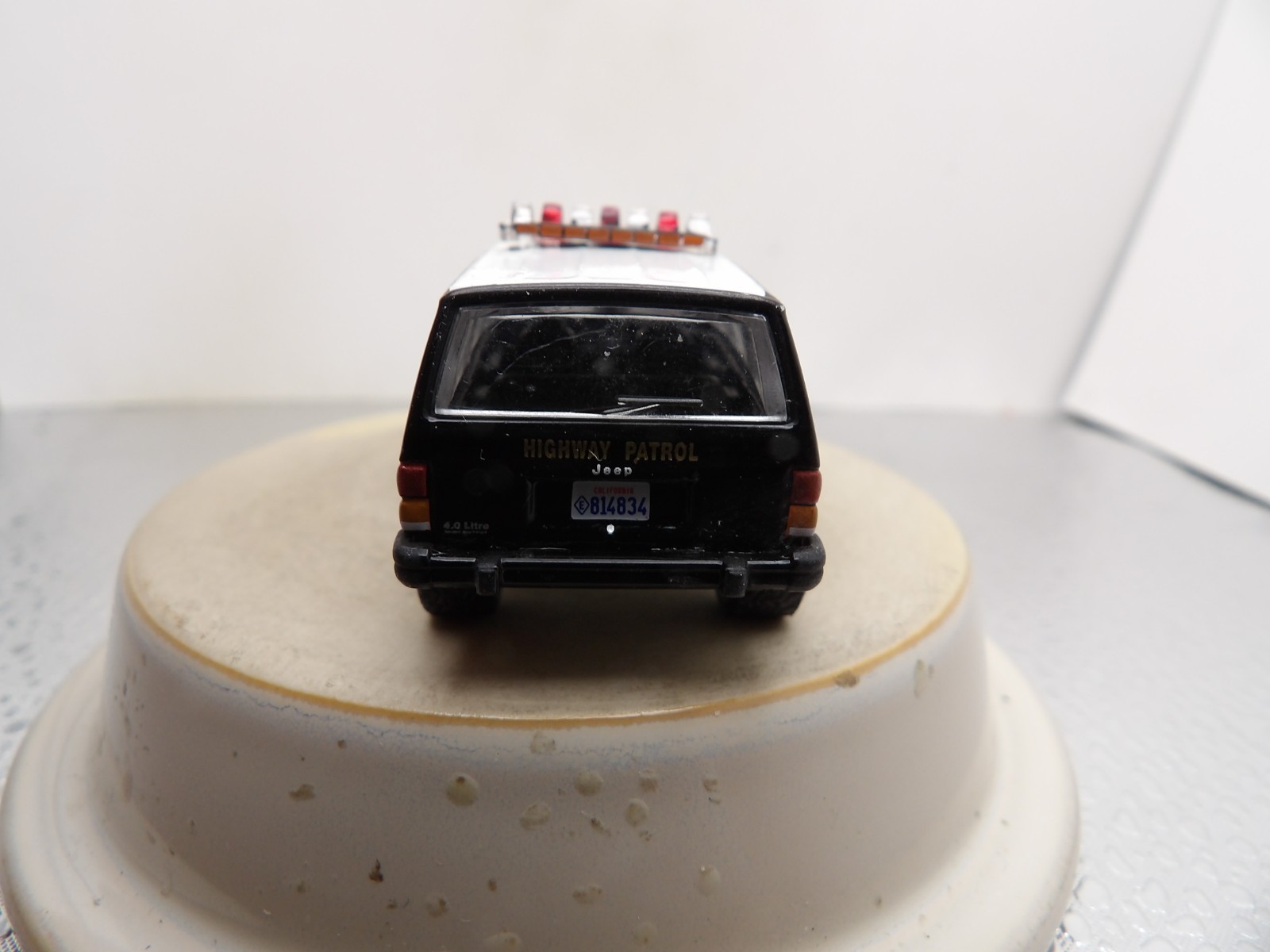 1993 JEEP CHEROKEE CALIFORNIA HIGHWAY PATROL 2021 GREENLIGHT HOT PURSUIT 1:64