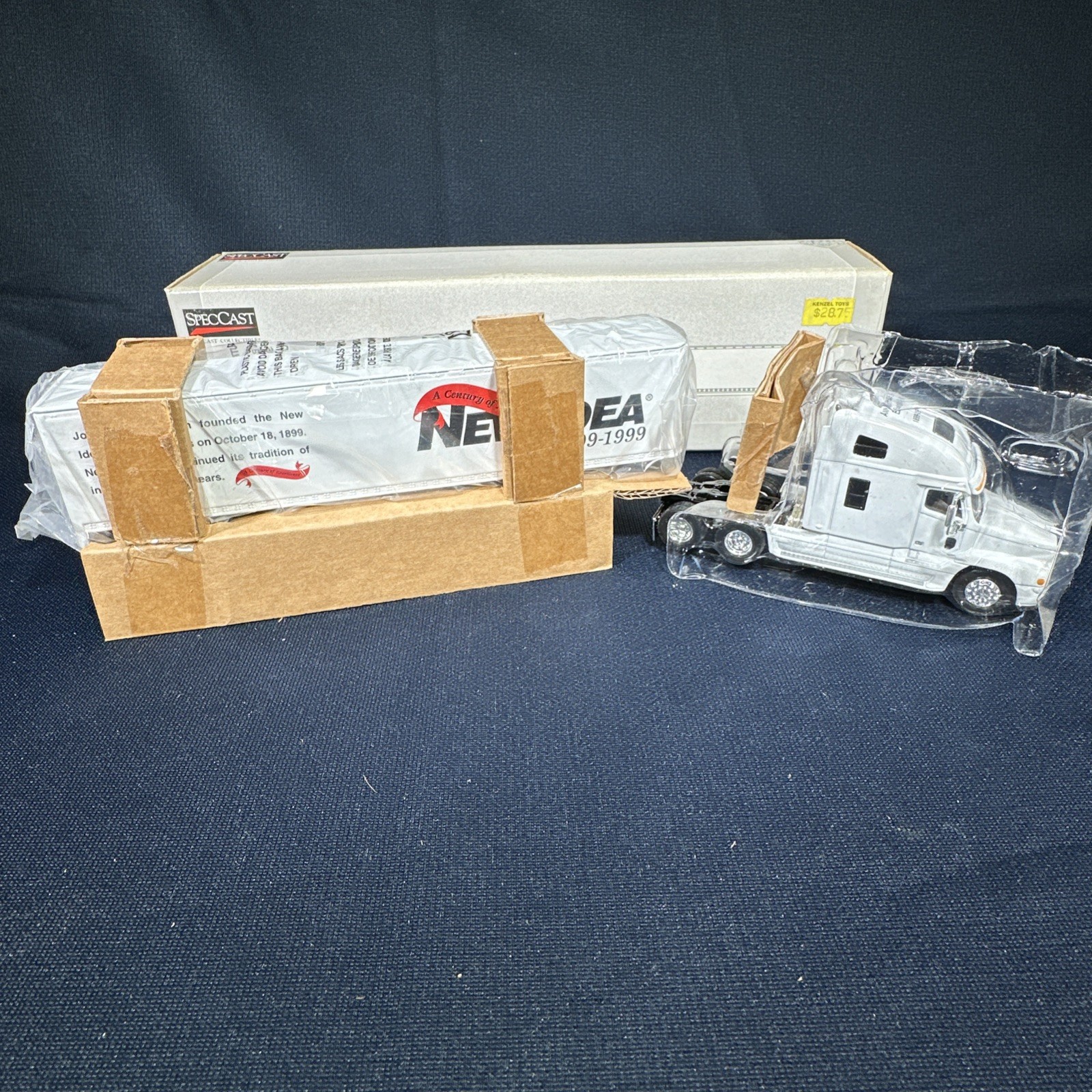 New Idea C120 Freightliner Semi SpecCast 1/64th Scale Limited Edition NIB