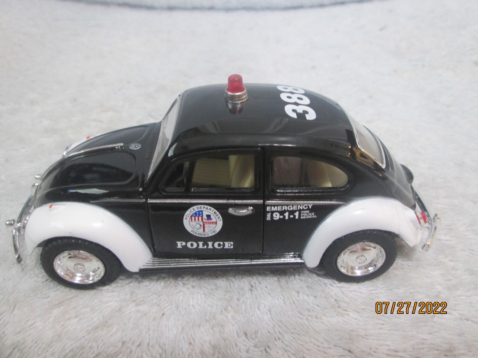 Set Of 3 Kintoy Die Cast Volkswagen Beetle 1967 Cars (2 Happy Flower 1 Police)