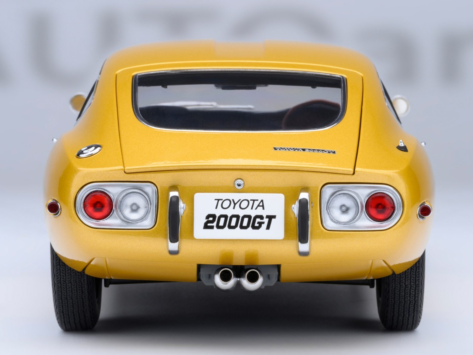 1967 TOYOTA 2000GT RHD GOLD 1/18 MODEL CAR BY AUTOART 79549