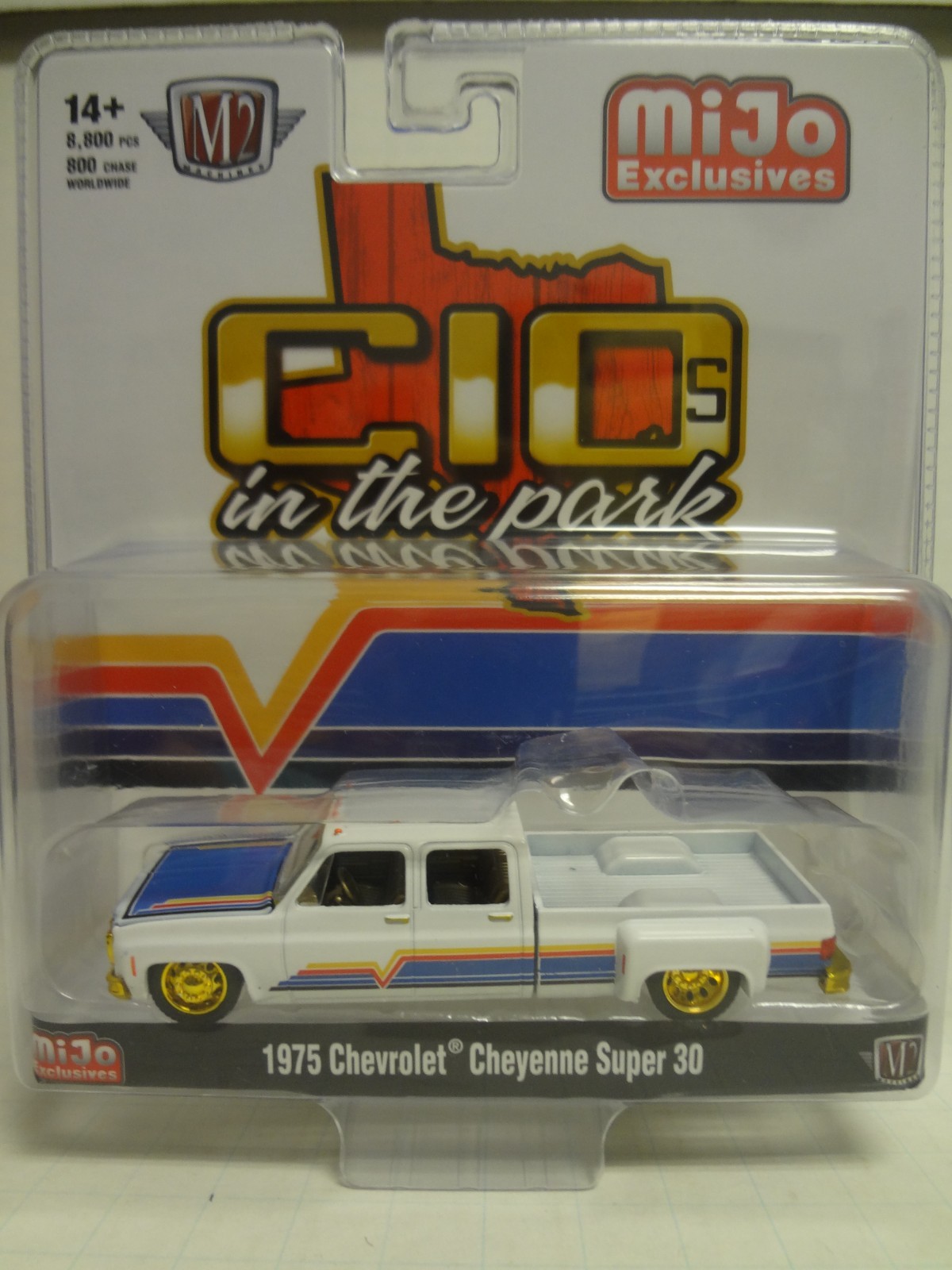M2 Machines CHASE 1975 Chevrolet Cheyenne Super 30 / 39000-MJS08
