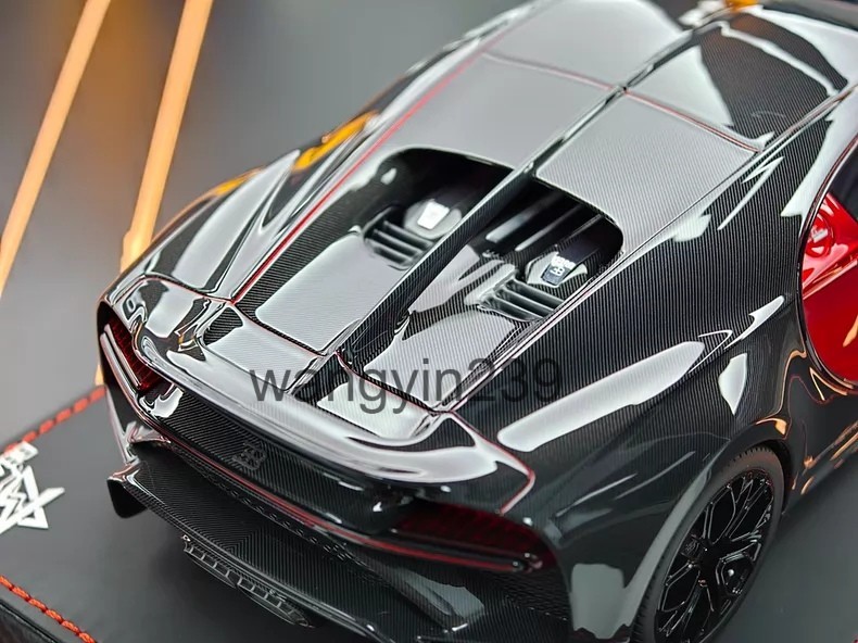 BBA Model 1/18 Bugatti Chiron Profilée Metallic Red Car Model