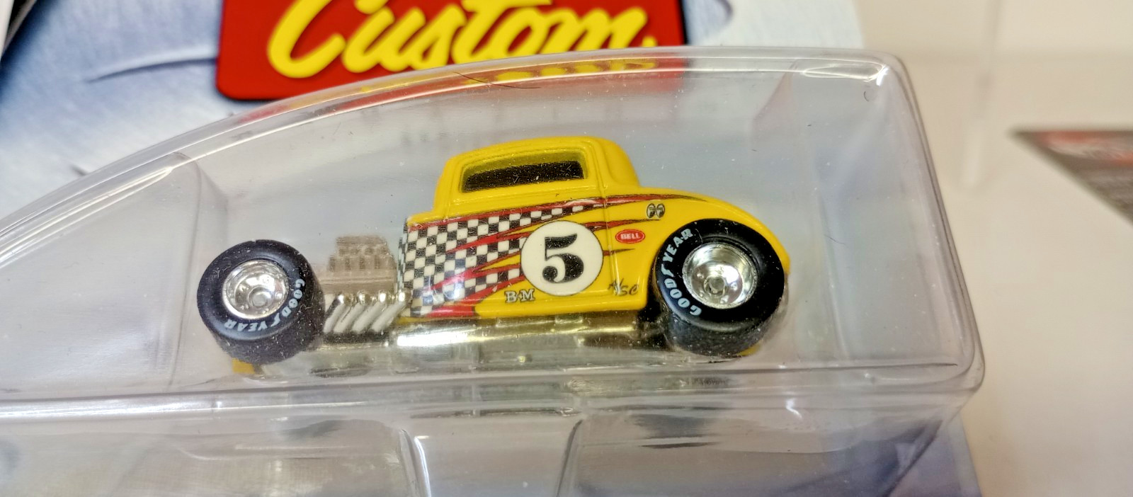 2002 Hot Wheels ROD & CUSTOM MAGAZINE ’32 FORD #5 ~ Yellow ~ NEW SEALED