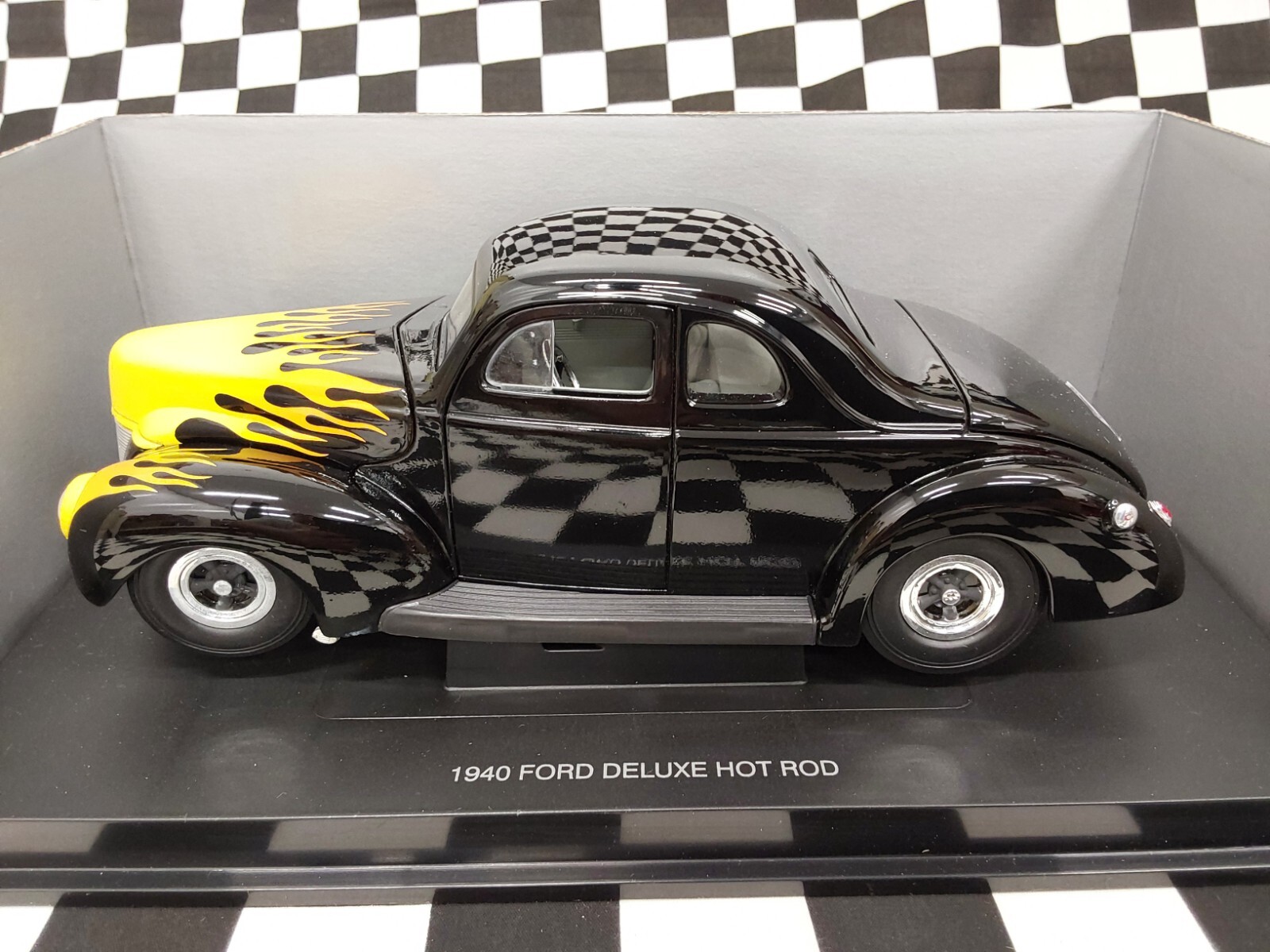1940 Ford Deluxe Hot Rod Coupe Flathead V-8 Tri-Power Eagle’s Race 1/18 scale