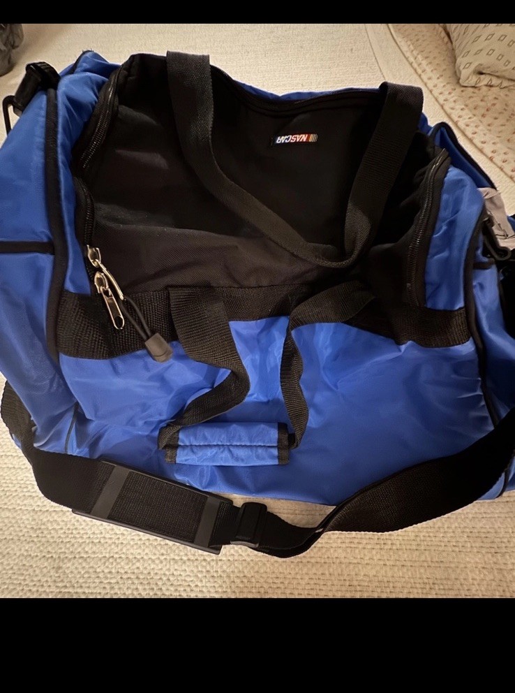 Racing Champions Jeff Gordon 1994 NASCAR #24 DuPont 1:24 Diecast Car & Gym Bag