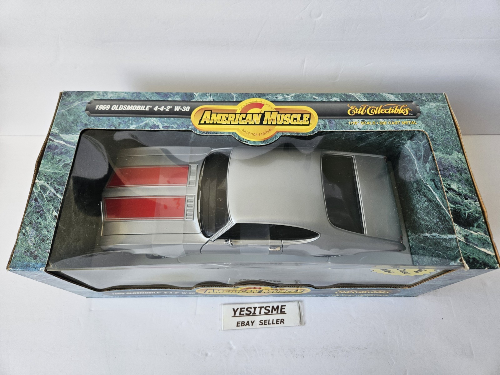 ERTL American Muscle 1969 Oldsmobile 442 W-30 Silver Exclusive 1/18 diecast car