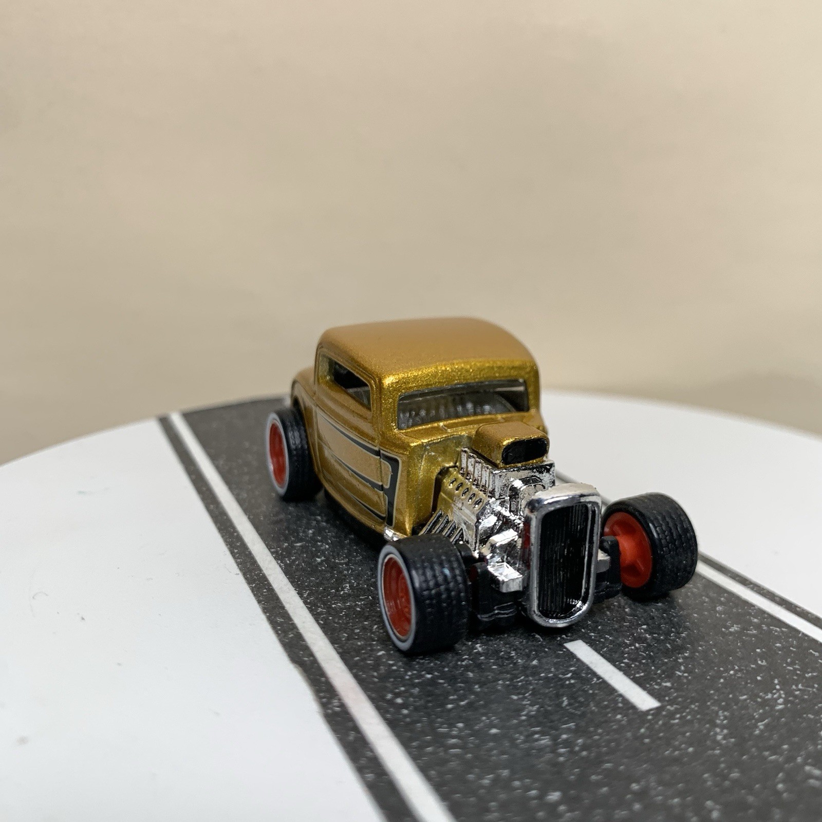 CUSTOM Hot Wheels 1932 Ford Coupe Gold Metallic w/Red Steelie White Wall RR 1:64
