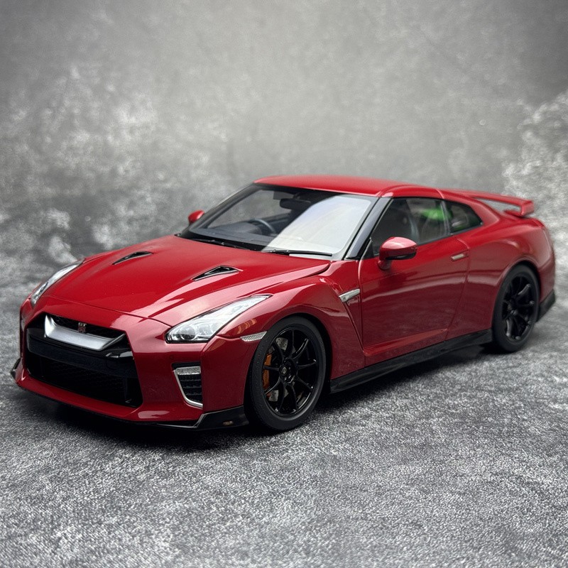 MotorHelix 1/18 Nissan GTR R35 Track Edition NISMO T-Spec 2020 Diecast Model Car