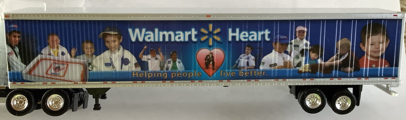 Intl. Prostar Sleeper Cab Tractor w/53’ Dryvan Trailer Walmart (heart Logo) 1:87