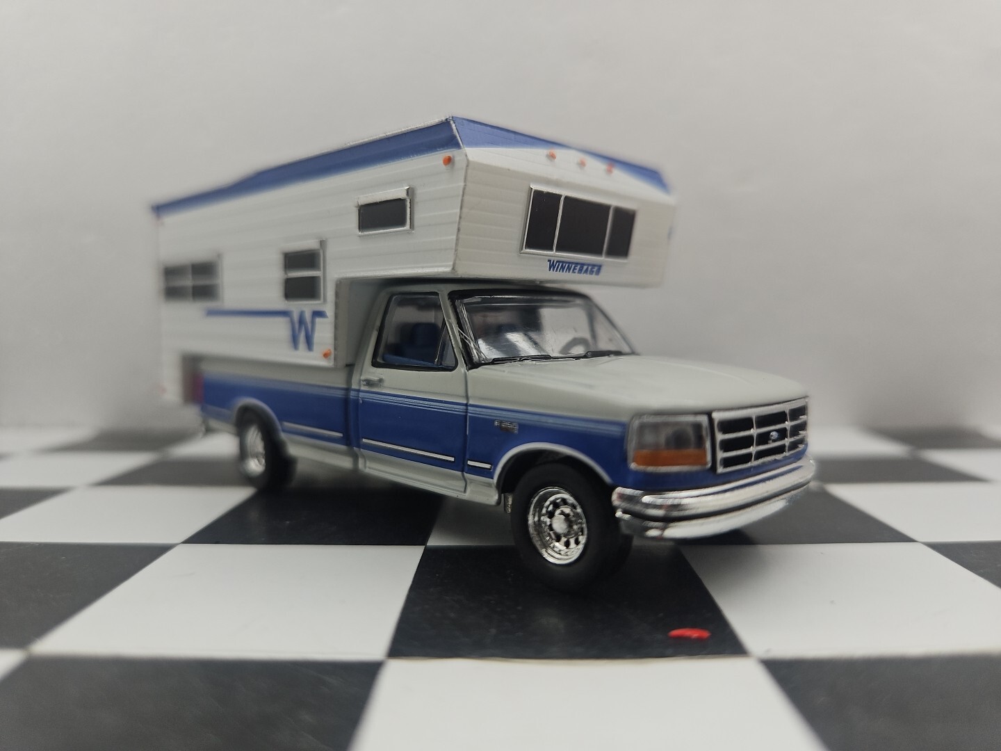 GREENLIGHT 1992 4×4 Ford F-250 XLT Lariat Truck 1:64 CAMPER Pickup Ertl Farm 4WD