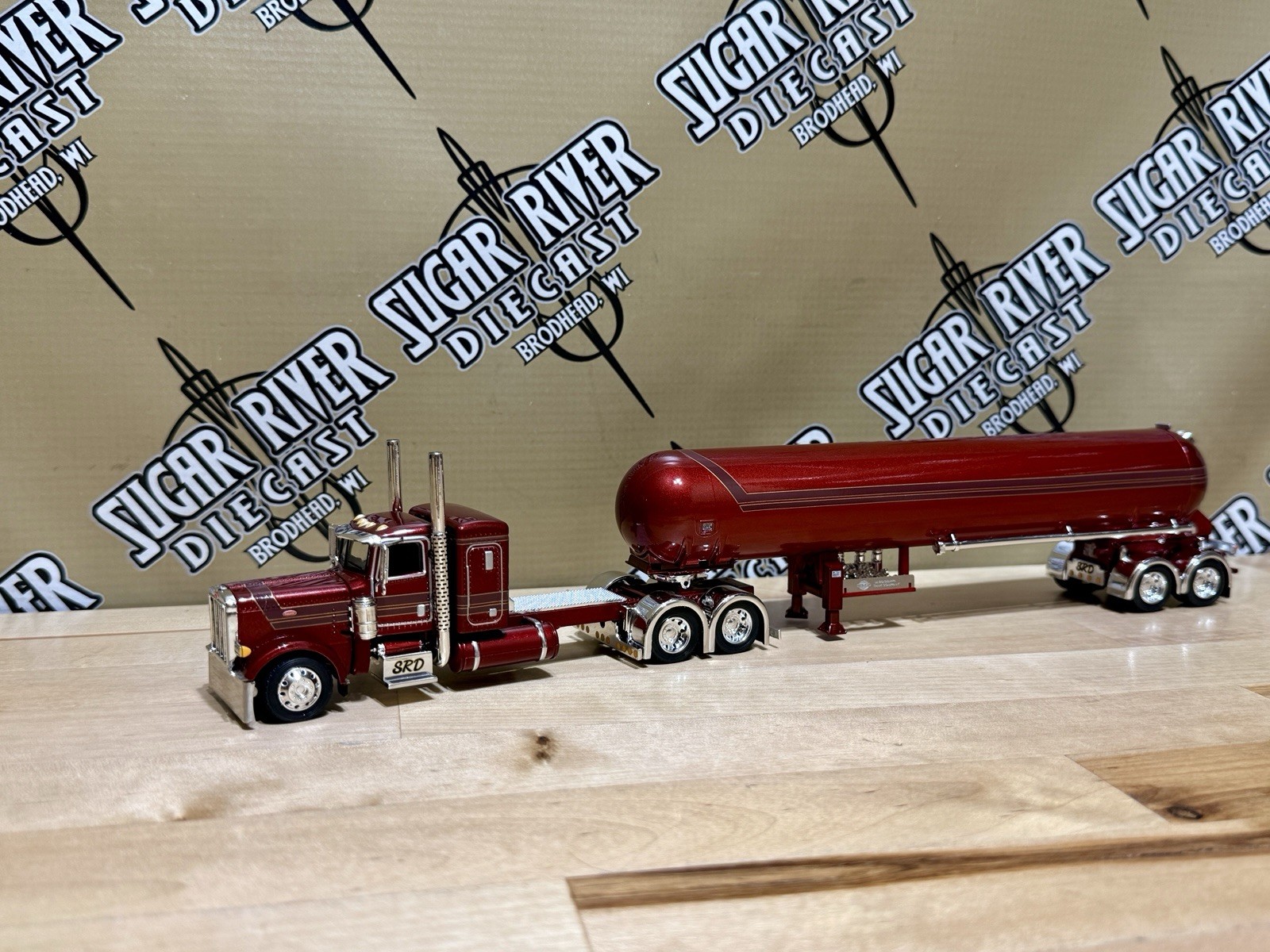 Dcp 1/64 Peterbilt semi Truck And propane tanker trailer Farm Toy