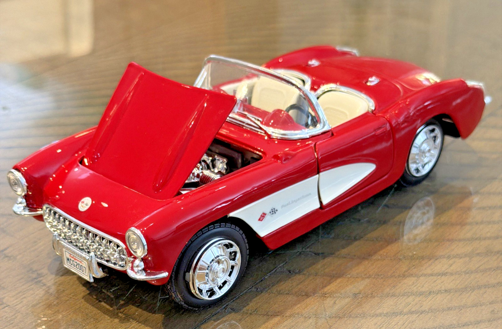 Maisto 1957 Chevrolet Corvette convertible red 1:24 Diecast
