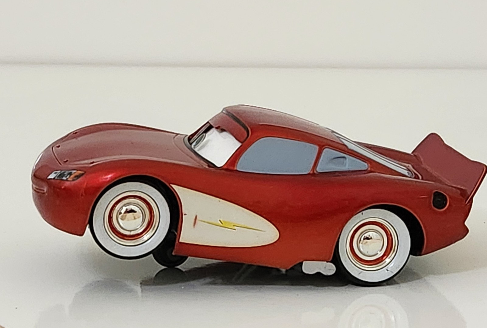 Disney Store Cars Cruisin’ Lightning McQueen Talking Pullback Wheelie Action 6″