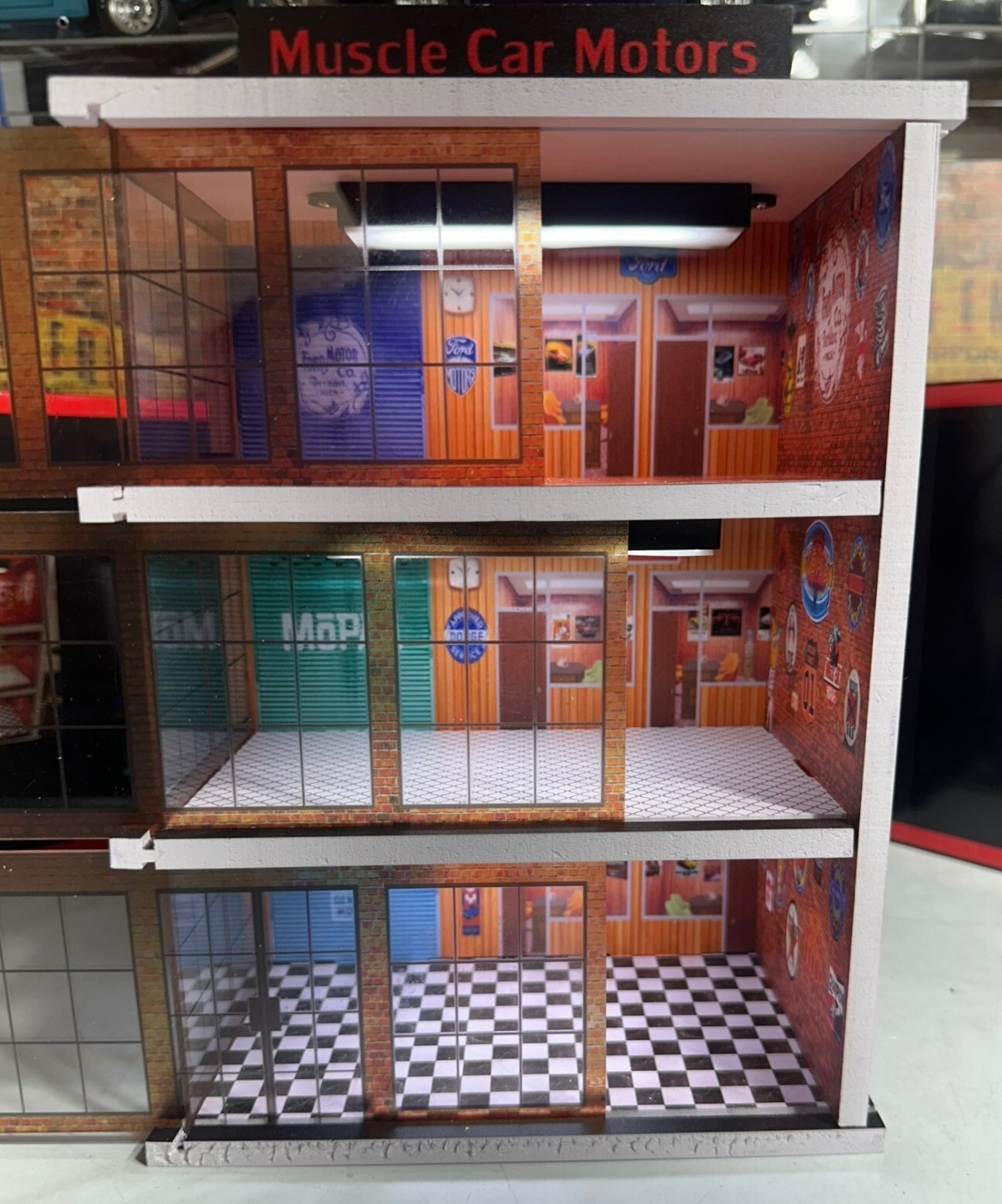 1/64 SCALE, MUSCLE CAR MOTORS SHOWROOM DIORAMA !