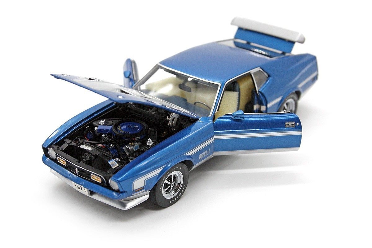1971 Ford Mustang Mach 1 (1:24) Bright Blue Metallic Diecast (Unsealed), by DM