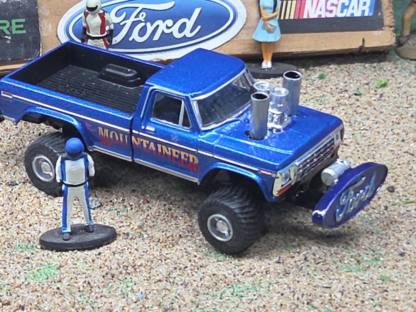 CUSTOM BUILT 1:64 GreenLight 1979 FORD HOT ROD PULLING TRUCK ertl puller dcp 460