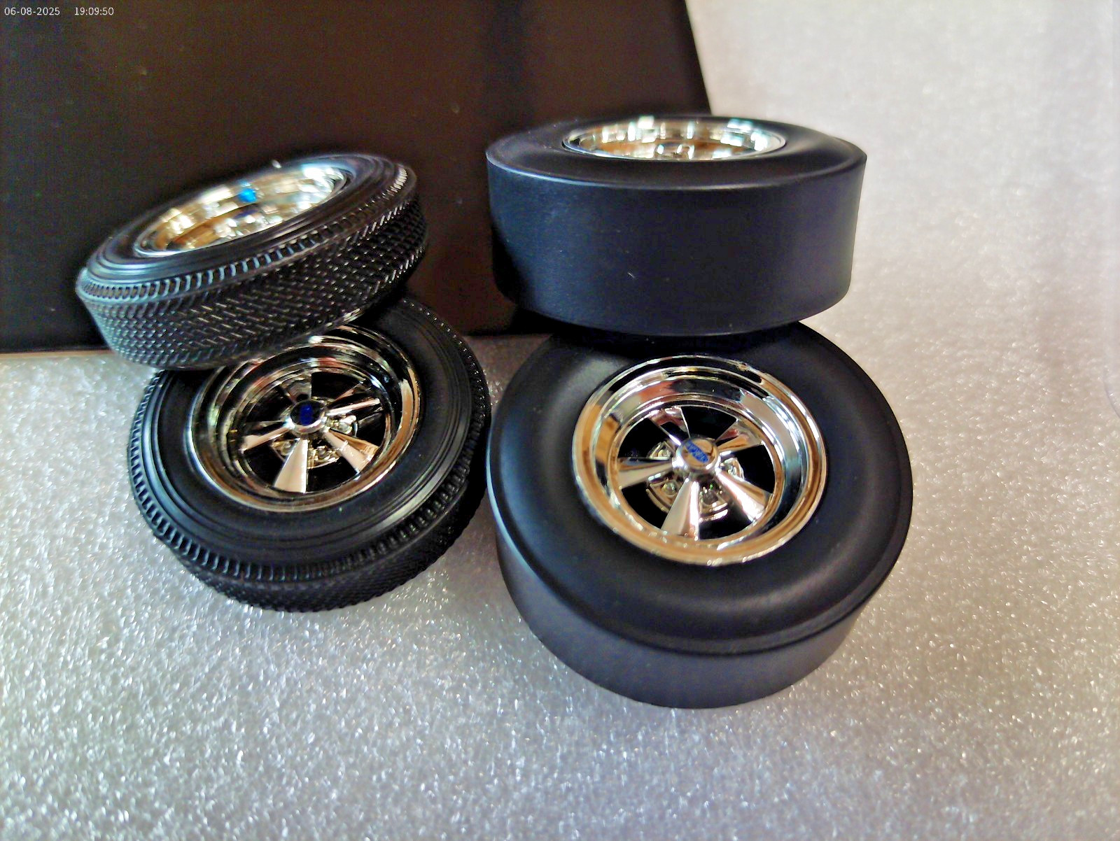 ACME VINTAGE CRAGAR WHEEL TIRE DRAG SET BLACK SIDE WALL 1:18 ACME GMP A1801229W