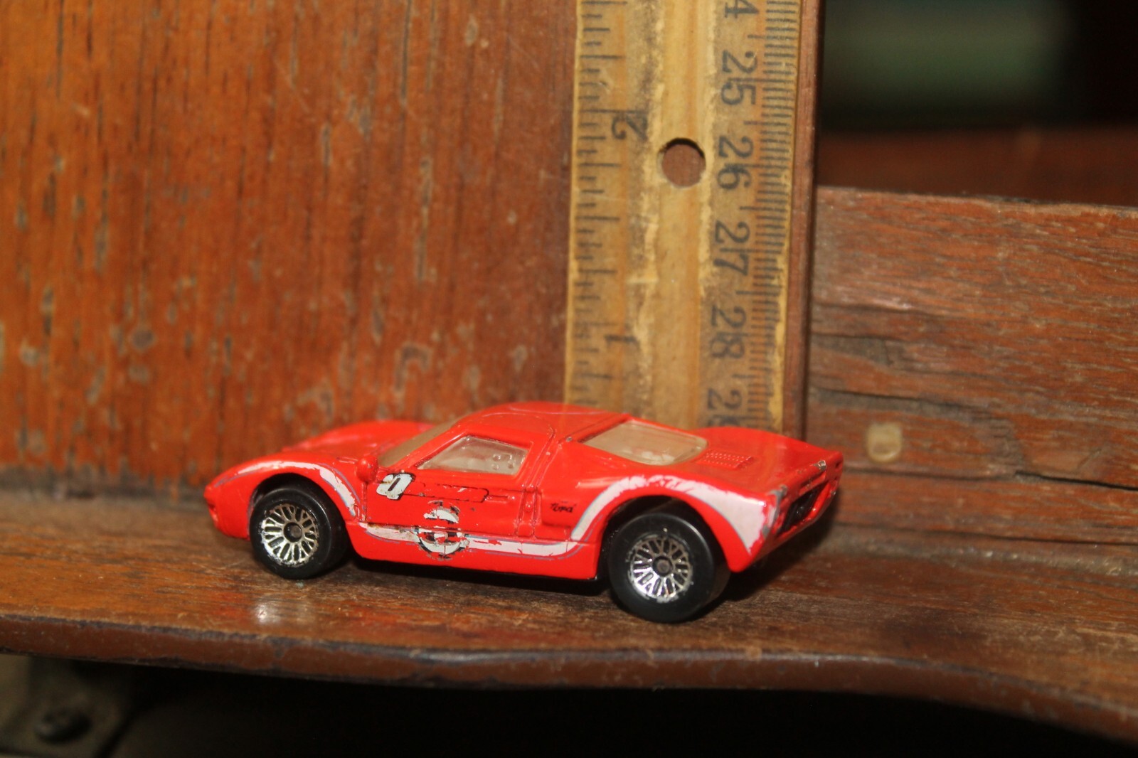 Hot Wheels Die Cast and Plastic 1999 Ford GT-40 (SCRATCHED)
