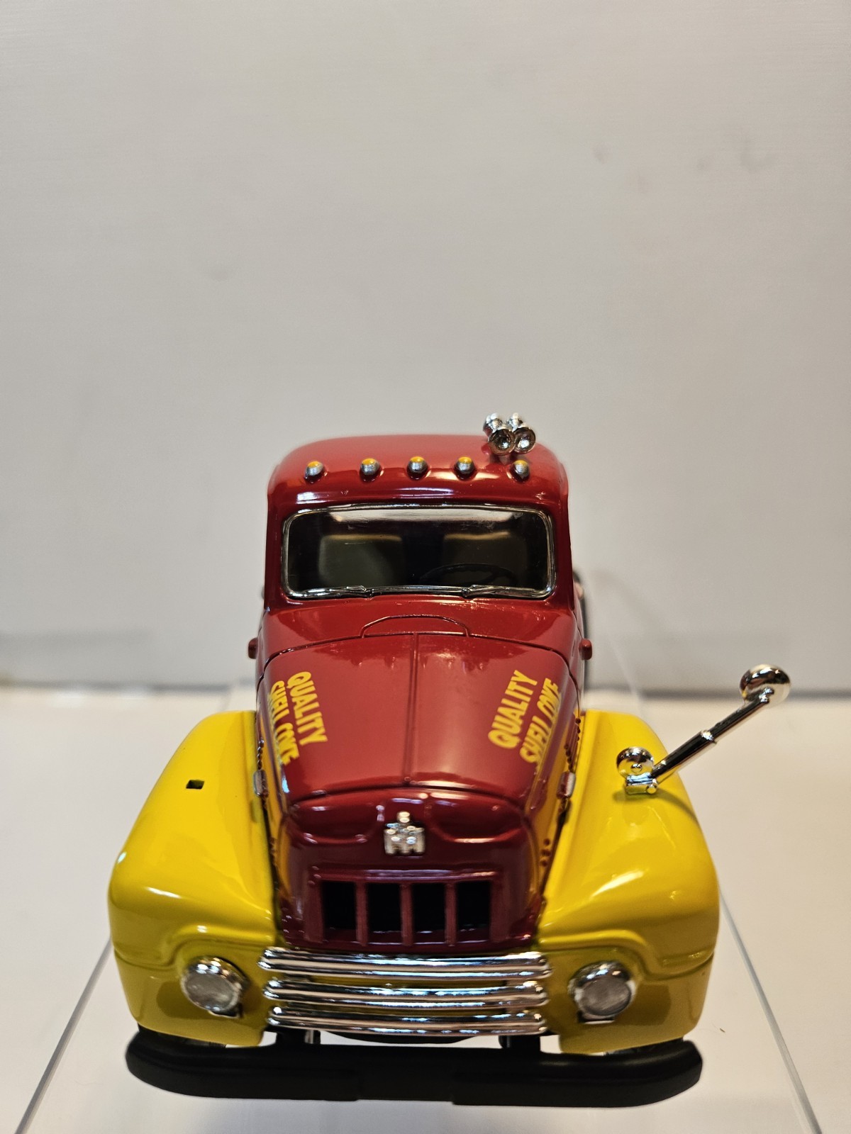 First Gear 1959 Intl. RF200 Tractor w/Low Boy Trailer 1/34 E.J.Wallace “Shell”