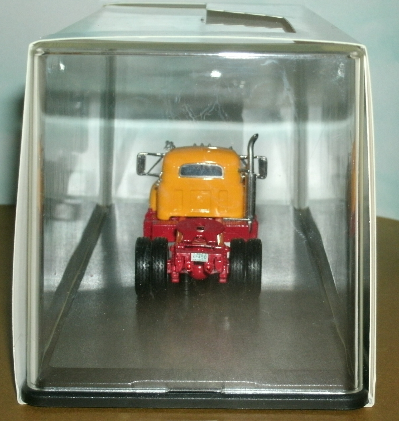 1/64 Scale 1957 Mack B-61T Tractor Unit Truck (3.5″) Resin Model Neo NEO64058