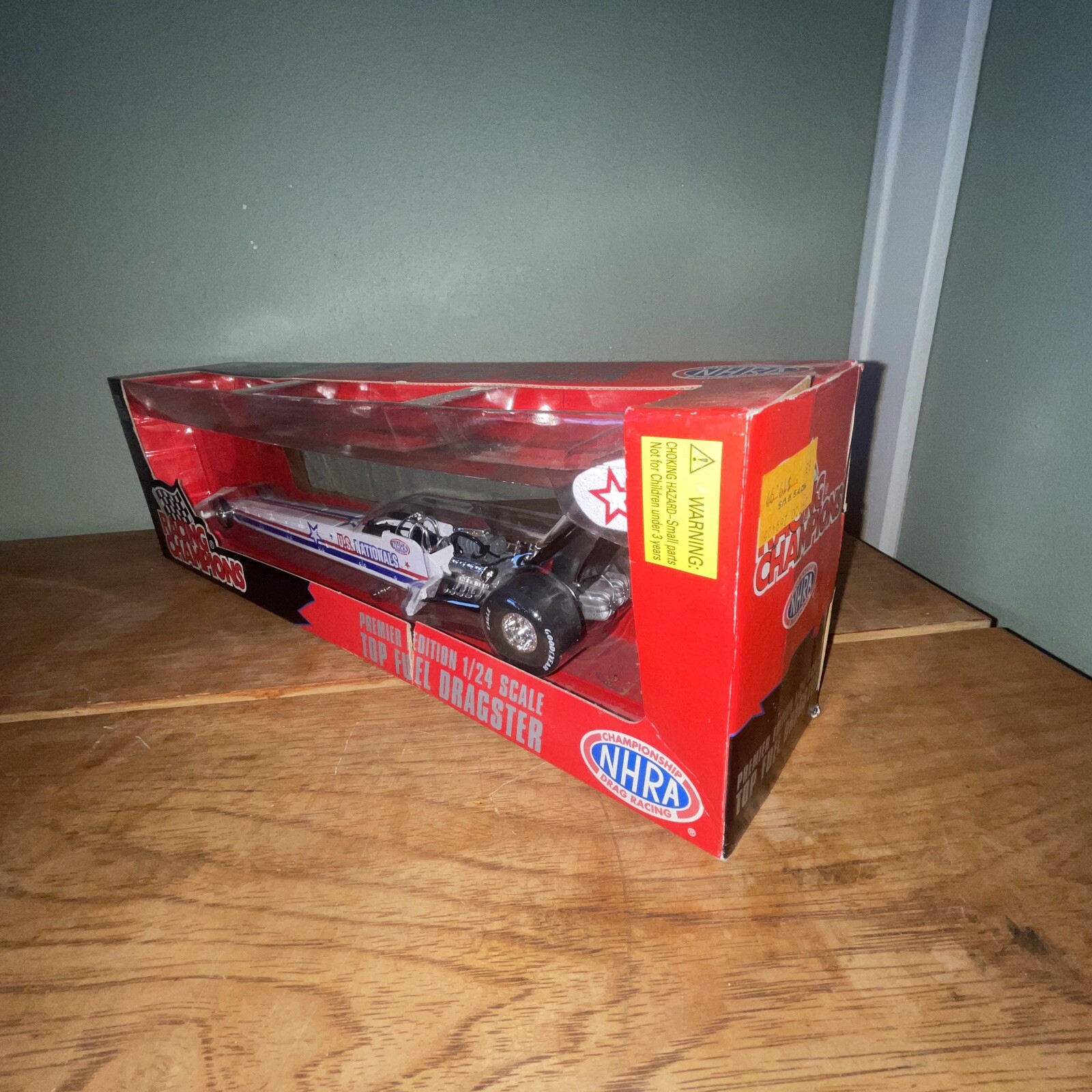 Racing Champions 1/24 Scale Diecast 09700 – 1996 Top Fuel Dragster US Nationals