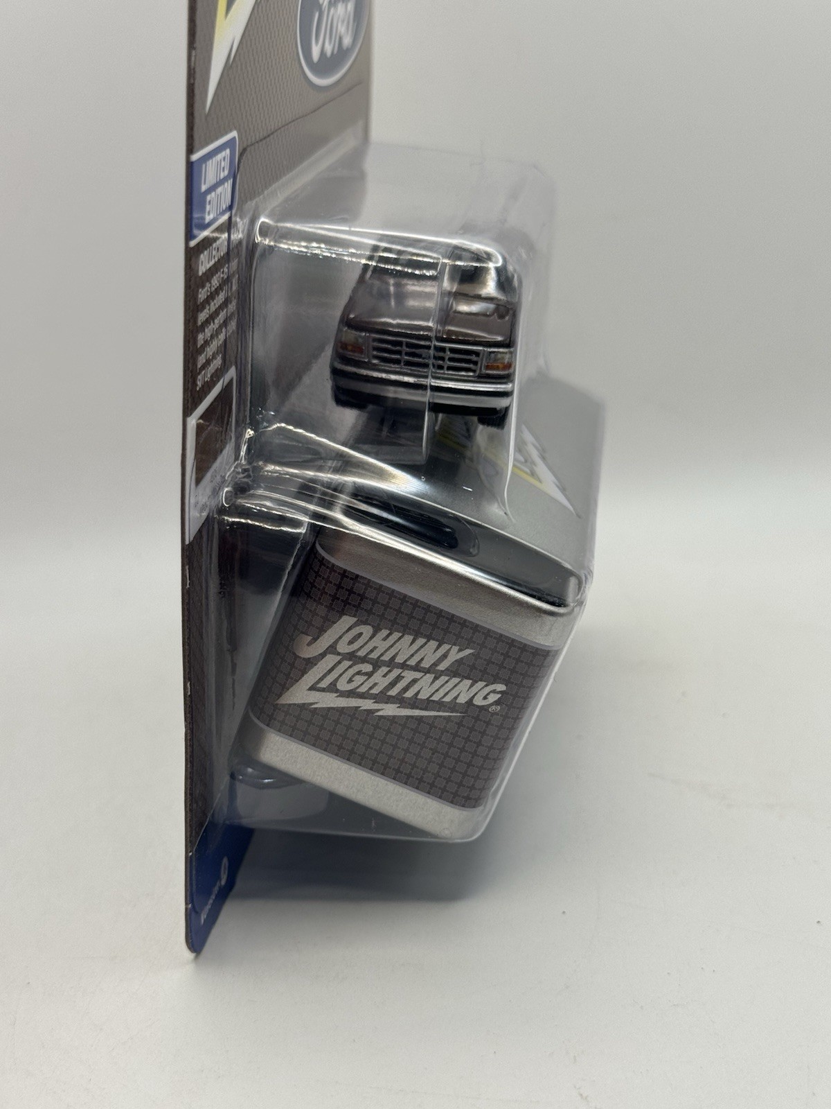 Johnny Lightning Limited Edition 1993 Ford F-150 w/ Tin (Brown) – 1:64 Diecast